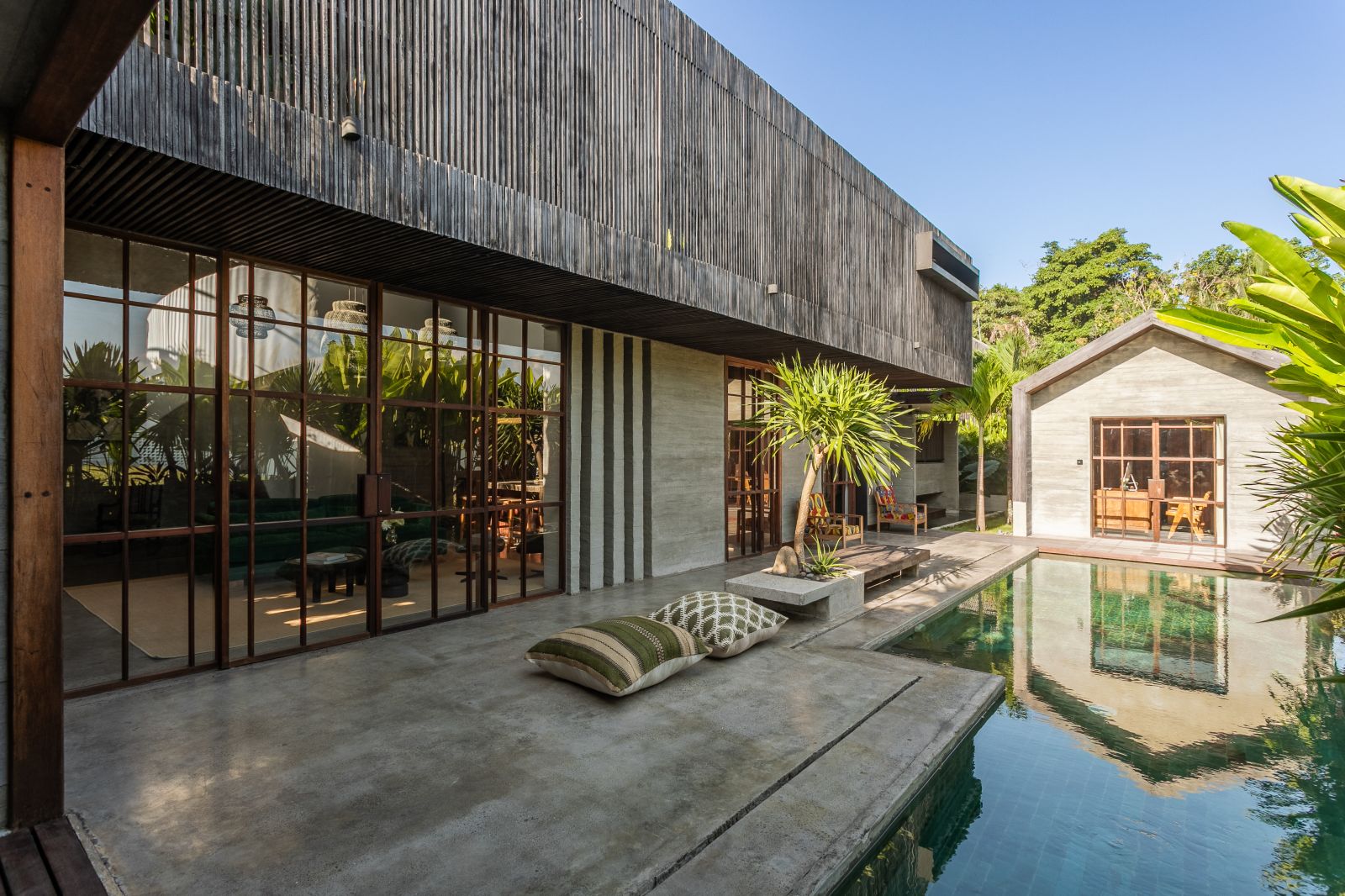 ALLURING BRUTALIST-STYLE VILLA